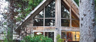 Sunny Cabin in Manzanita on the Oregon Coast, 5 min. walk by trail to the beach
