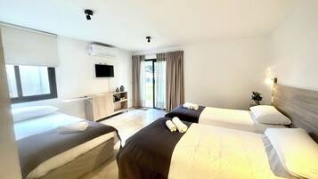 Casa geminada clássica | Cofres nos quartos, espaço de trabalho para notebook, cortinas blackout