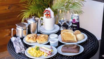 Desayuno continental todos los dĂas (con cargo)