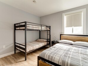 3 bedrooms, desk, iron/ironing board, travel cot