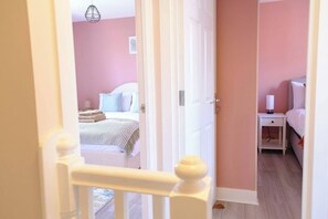 5 bedrooms, free WiFi, bed sheets