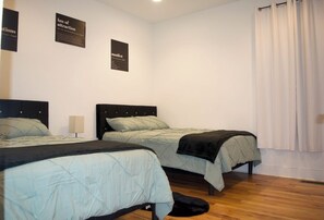 3 slaapkamers, een strijkplank/strijkijzer, wifi, beddengoed