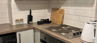 可容納3人的2臥室 - 中央位置，靠近火車站，無線網路  