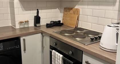 2bed Sleeps 3 - Central, Near Train Station, Wifi
