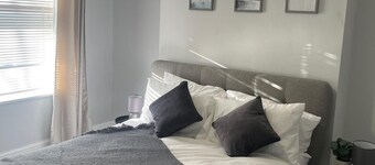 2bed Sleeps 3 - Central, Near Train Station, Wifi