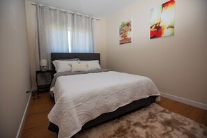 4 habitaciones, tabla de planchar con plancha, wifi y ropa de cama 