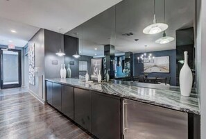 Interior - Luxury Escape in Texas Medical Center - 1 Bd/1 Bth (Houston)