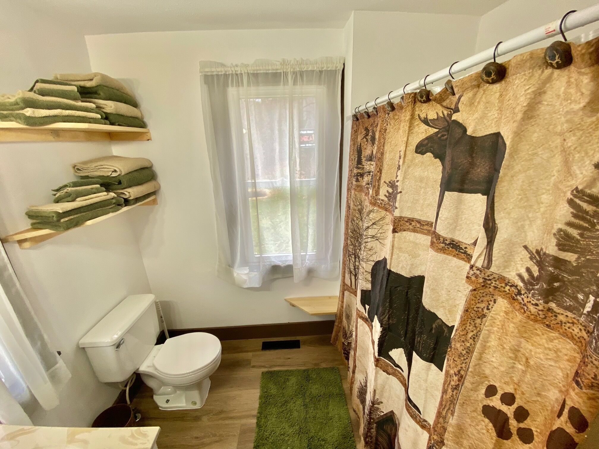 Toallas, jabón, papel de baño 