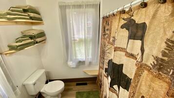Serviettes fournies, savon, papier toilette