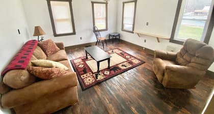 Cozy river front log cabin close to, Seneca Rocks, Dolly Sods, Spruce Knob