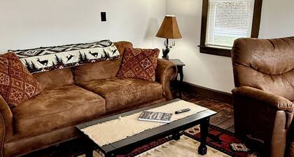 Cozy river front log cabin close to, Seneca Rocks, Dolly Sods, Spruce Knob