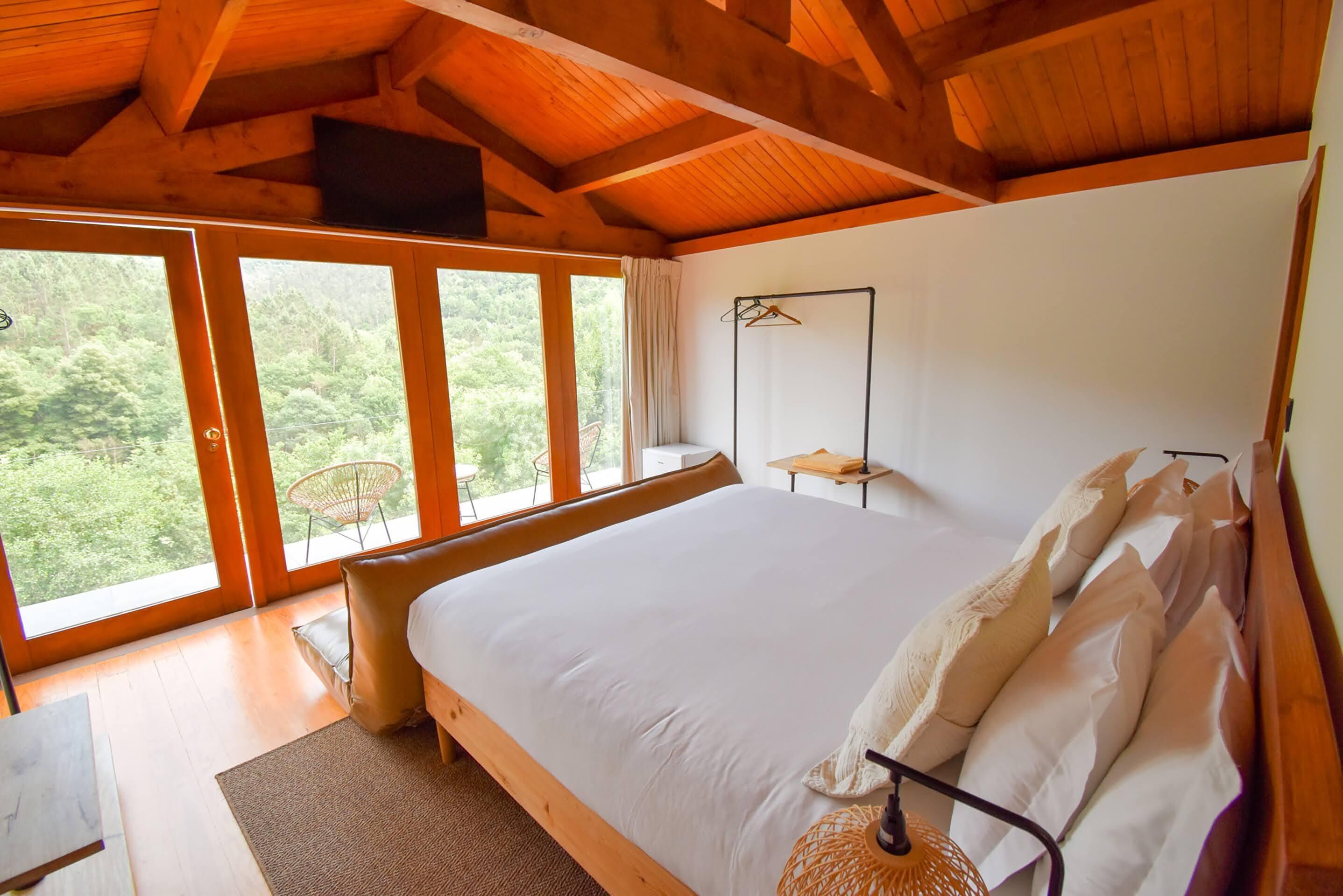Chambre Double Classique, balcon, vue fleuve | Wi-Fi gratuit, draps fournis