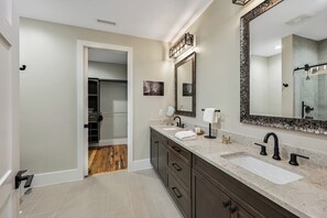 Shower, hair dryer, towels, soap - Luxury Downtown walkable AVL condo w arcade 2BR2BA (Asheville)