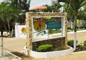 Property grounds - Coastal Paradise (General Villamil)