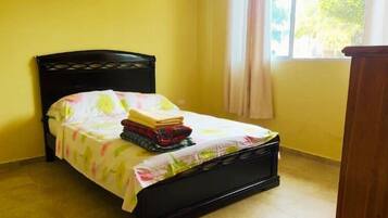 3 bedrooms, desk, iron/ironing board, free WiFi