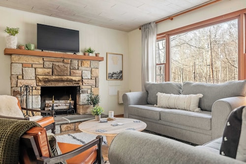 The Pines Cozy Arrowhead Lake Escape With Pools and Outdoor Adventures