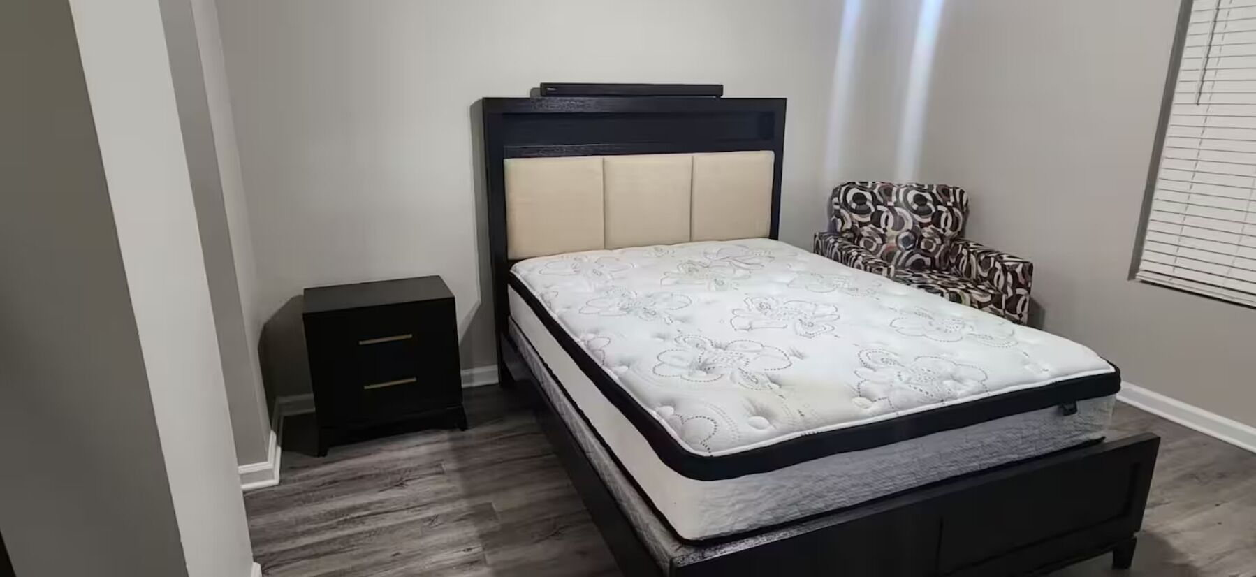 1 soverom, strykejern/-brett, wi-fi og sengetøy