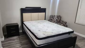 1 soverom, strykejern/-brett, wi-fi og sengetøy