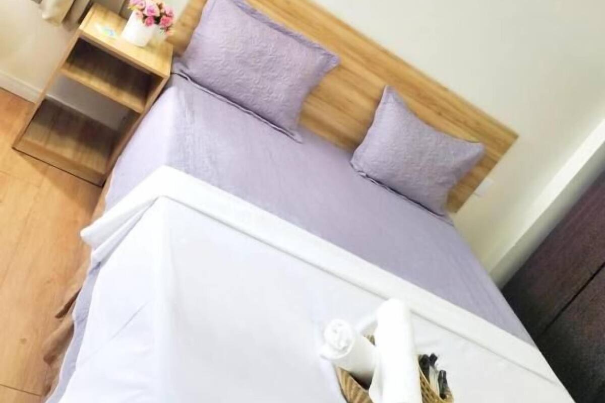 Desk, bed sheets