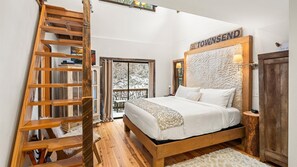 7 bedrooms, desk, iron/ironing board, travel crib - Peaceful Side Retreat Acreage Game Room 7 Bedrooms (Townsend)