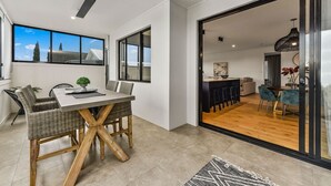 Unclassified image, 3 of 27, button - Luxury accommodation close to the beach and main street. (Kingston SE)