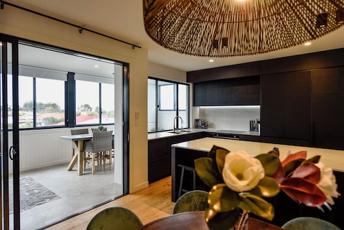 Luxury accommodation close to the beach and main street.