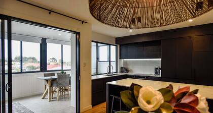 Luxury accommodation close to the beach and main street.