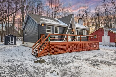 Burrow by Bidwell Cozy Arrowhead Lake Escape With Pools and Outdoor Adventures