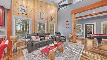Smart TV, fireplace, stereo