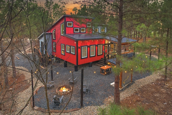 Property grounds - New! Endless Love/Hot Tub/Massage Table/Bed Swing/Fire Pit (Broken Bow)