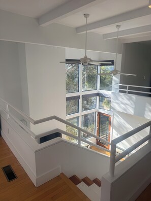 Interior - Serene with beautiful views 15 mins to downtown. (Los Angeles)