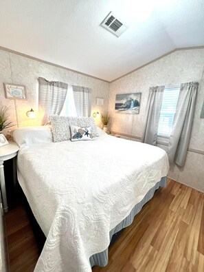 2 Schlafzimmer, Schreibtisch, Bügeleisen/Bügelbrett, WLAN