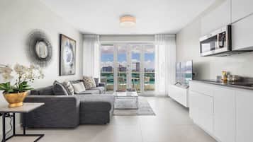 Een televisie en een kantoor