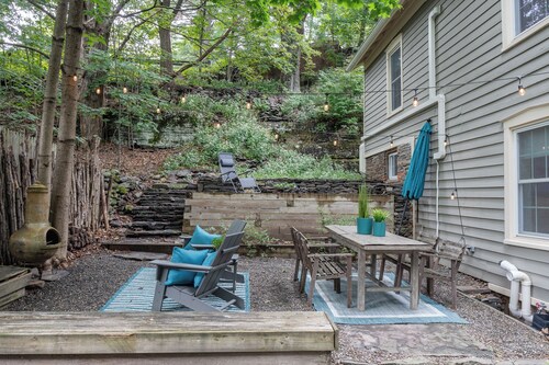 Chic Farmhouse Woodstock Saugerties Skiing HITS Hiking