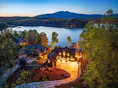 New Designer Lakefront Dock Putting Green Golf Sim