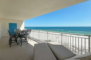 Outdoor dining - Admiral Quarters 705 | Beachfront | Indoor & Outdoor Pools | Beach Getaways (Orange Beach)