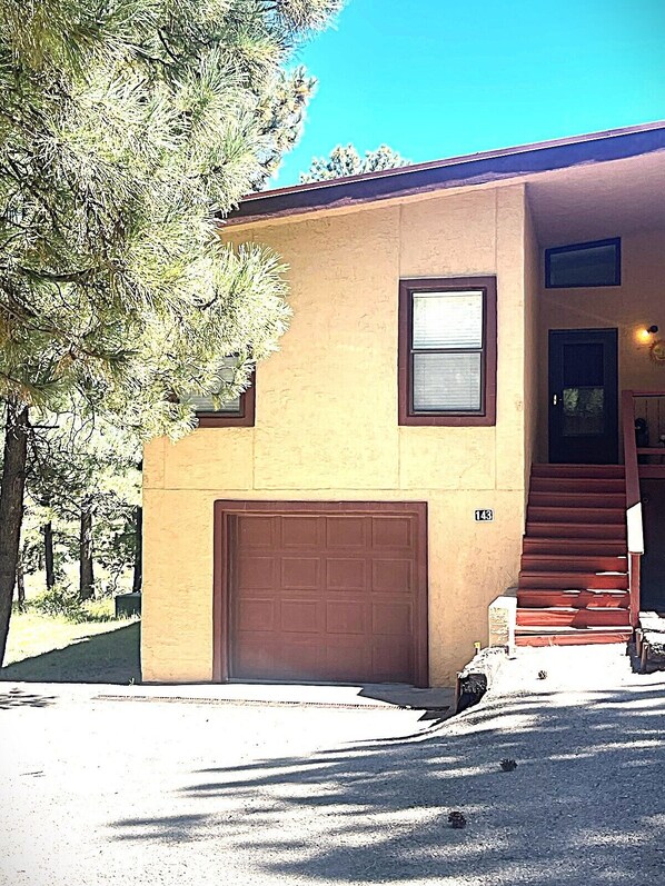 Exterior detail - Relax with the whole family or group of friends at this cozy Behr Hideout! (Alto)