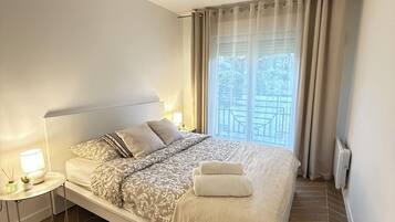 2 camere, una cassaforte in camera, una scrivania, ferro/asse da stiro