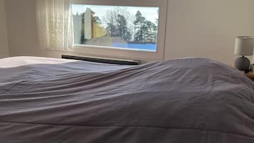 1 bedroom, iron/ironing board, internet, bed sheets