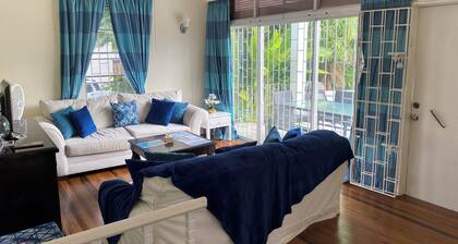 Spacious 6-bedroom house in lovely Christ Church with WiFi, AC