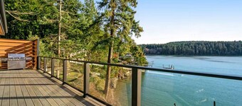 2BR Seaside Serenity | Rooftop Bar | Amazing Views