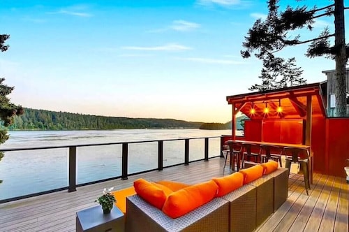 2BR Seaside Serenity | Rooftop Bar | Amazing Views