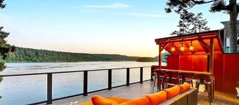 2BR Seaside Serenity | Rooftop Bar | Amazing Views