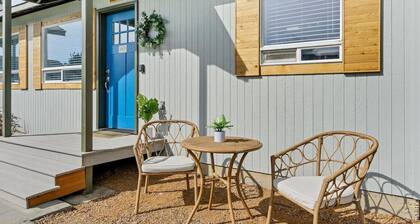 Bluebird Day - 2 King Beds, Dog Friendly, Walkable!