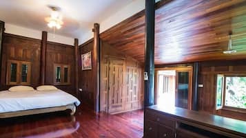 5 bedrooms, free WiFi, bed sheets