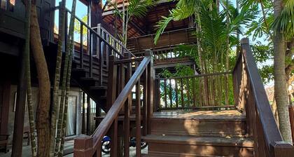 Luxury Modern Thai Style 5 Bedroom Pool Villa with WiFi and AC in Pattaya