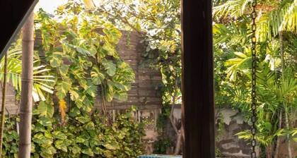 Luxury Modern Thai Style 5 Bedroom Pool Villa with WiFi and AC in Pattaya