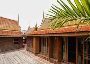 Exterior - Luxury Modern Thai Style 5 Bedroom Pool Villa with WiFi and AC in Pattaya (Muang Pattaya)