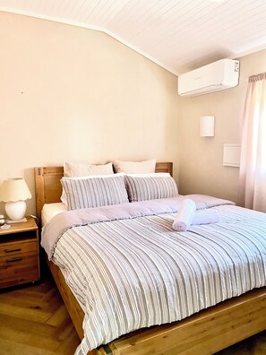 3 bedrooms, iron/ironing board, free WiFi, bed sheets