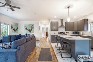 Microwave, oven, stovetop, dishwasher - Charming 2-bed 2-bath Modern Mountain Cottage (Lake Lure)